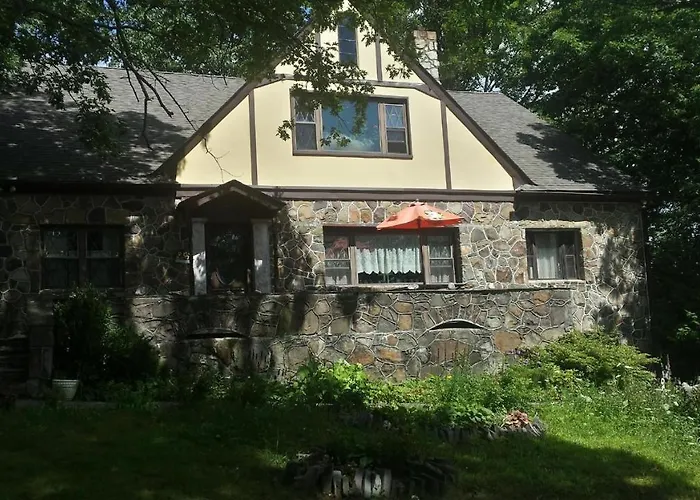 Maurrocks - A Pocono Mountains B&B