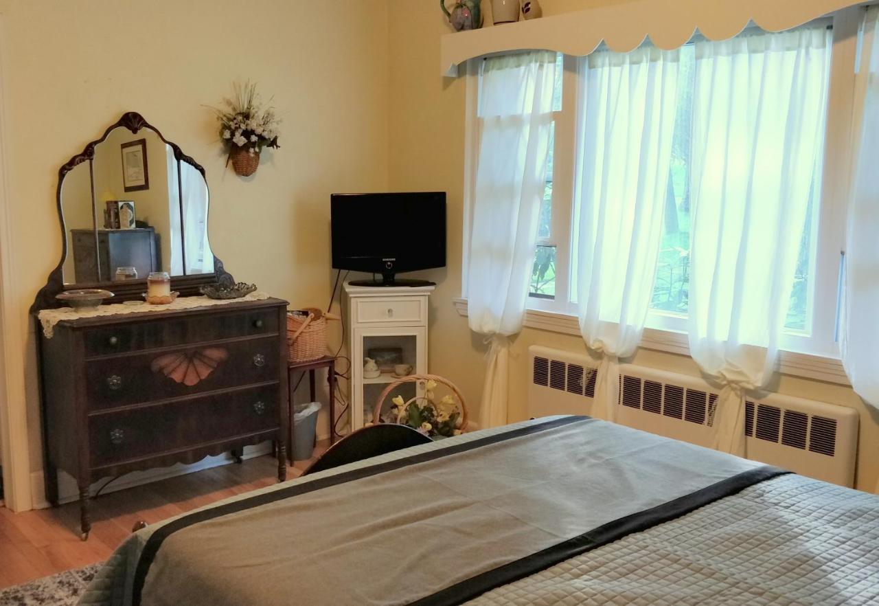 Maurrocks - A Pocono Mountains Bed & Breakfast 5*
